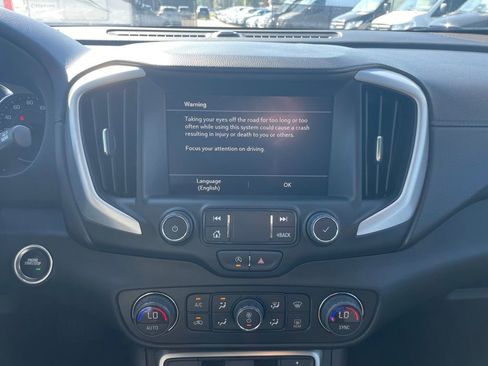 Used 2024 GMC Terrain SLT image 12