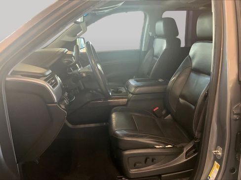 Used 2017 Chevrolet Suburban LT RWD image 7