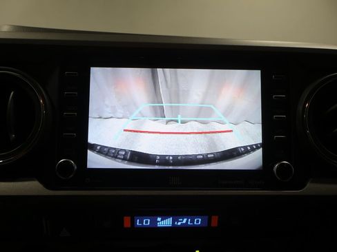 Used 2022 Toyota Tacoma TRD Off-Road w/ TRD Premium Off Road Package AWD/4WD image 27