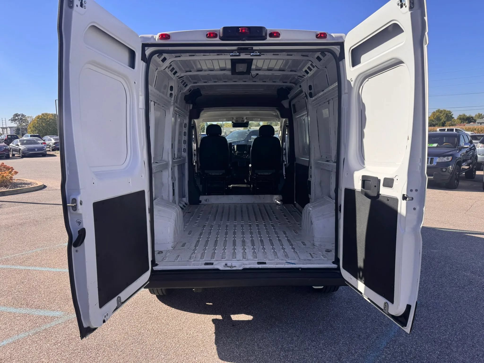 Used 2024 RAM ProMaster 2500 w/ Convenience Group FWD image 32