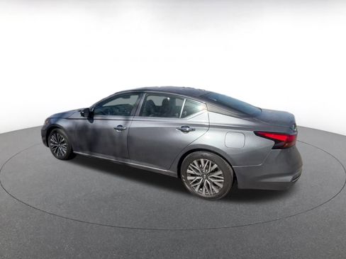 Used 2025 Nissan Altima 2.5 SV image 10