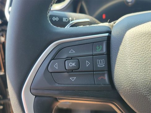 New 2023 Jeep Grand Cherokee Laredo image 6