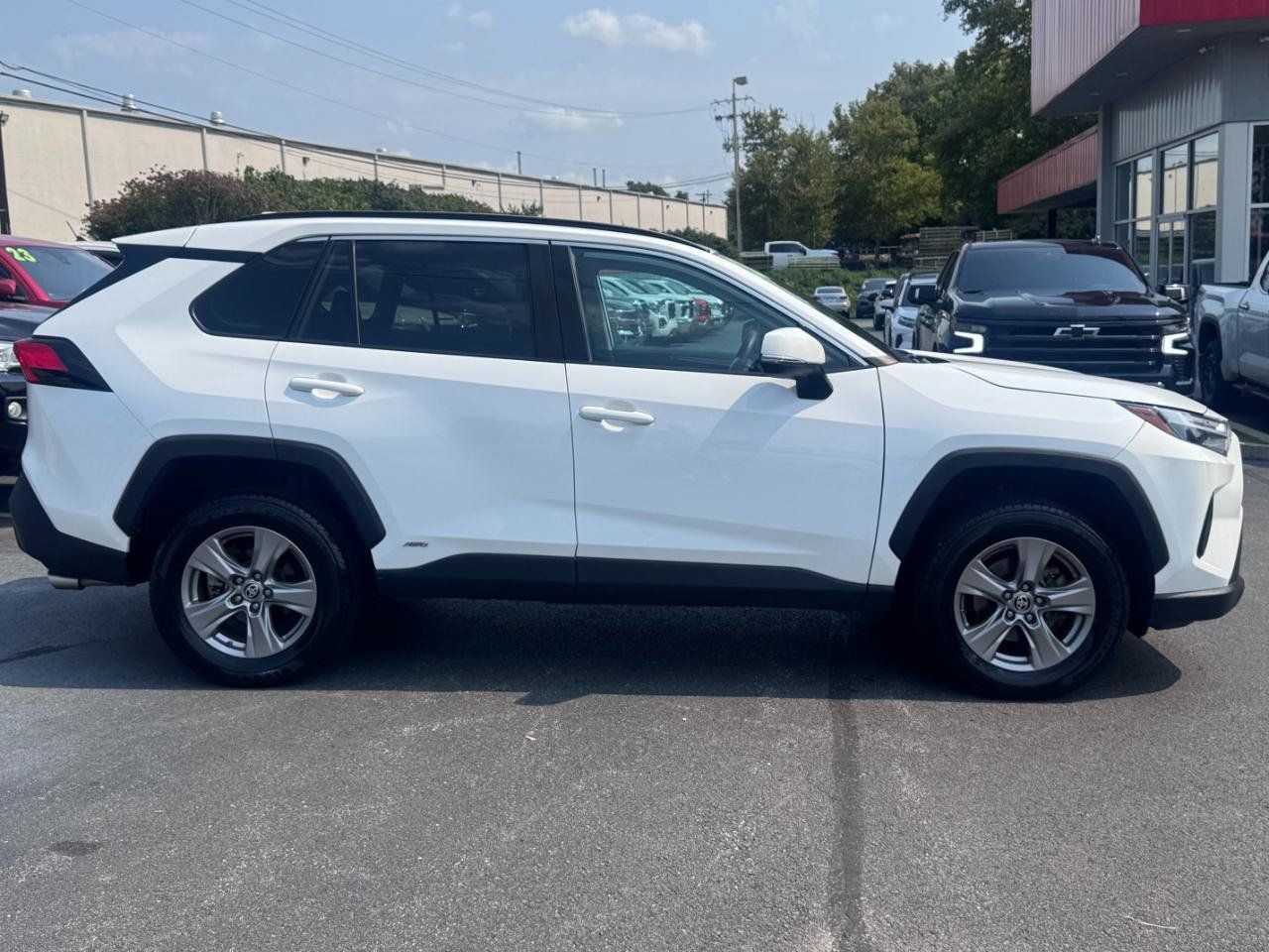 Used 2023 Toyota RAV4 LE AWD/4WD image 2