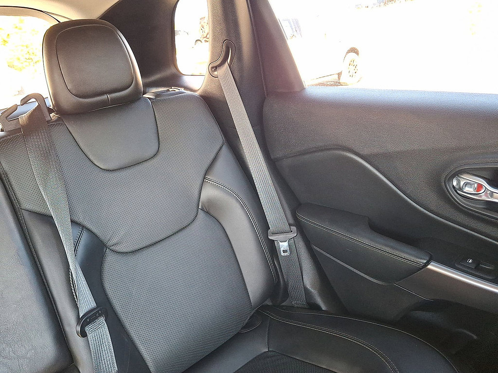 Used 2019 Jeep Cherokee Limited AWD/4WD image 14
