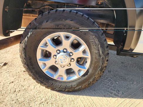 Used 2024 RAM 2500 Laramie AWD/4WD image 12