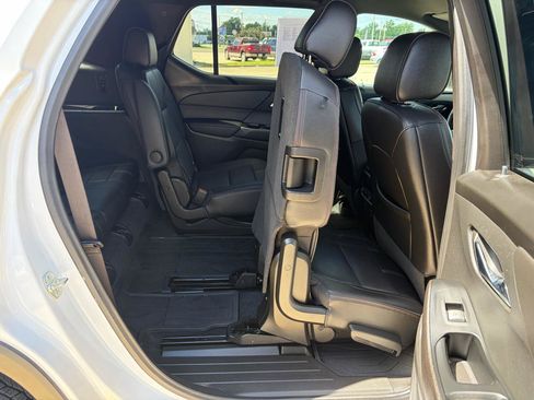 Used 2023 Chevrolet Traverse RS w/ LPO, Floor Liner Package FWD image 11