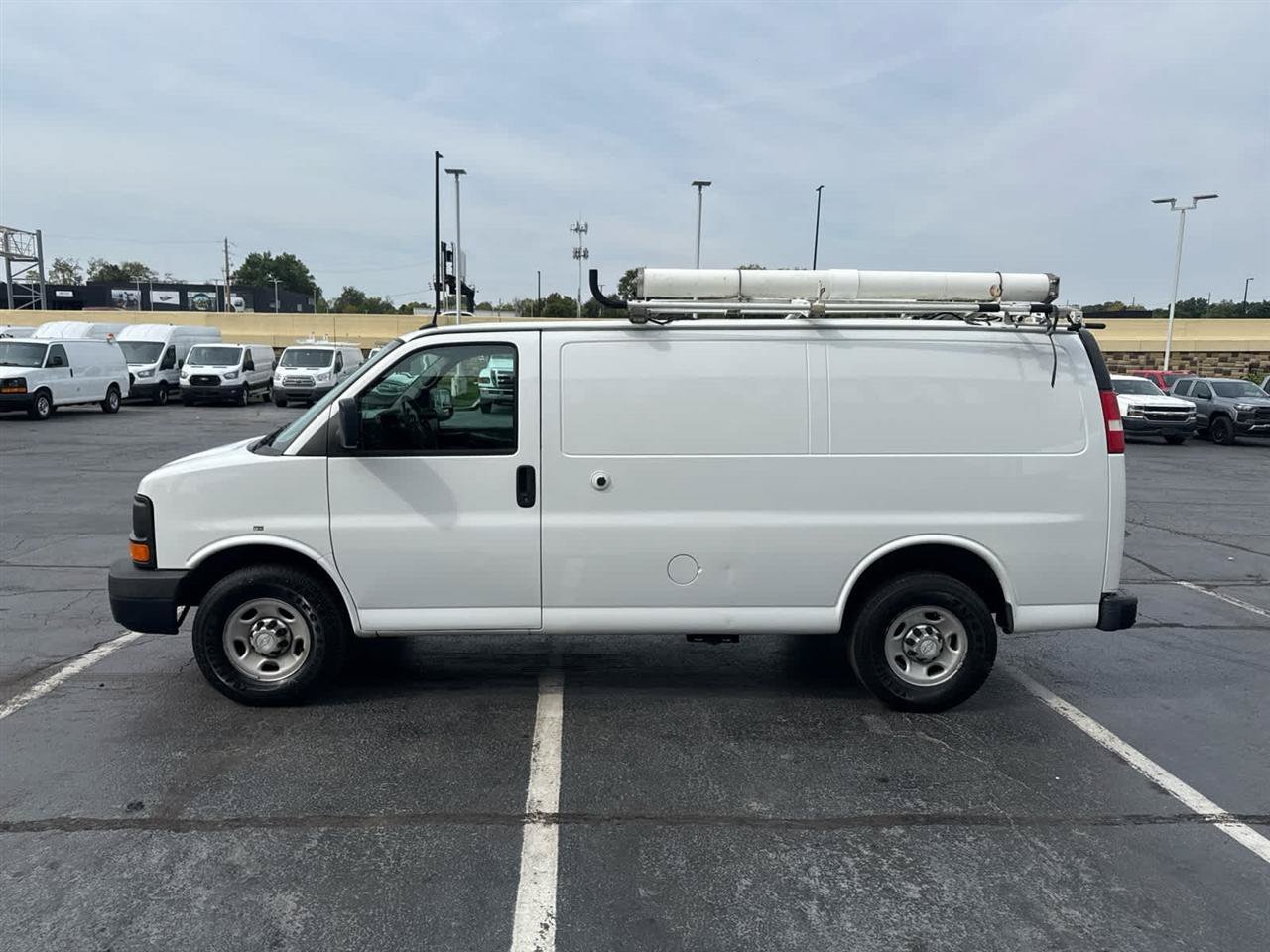 Used 2015 Chevrolet Express 2500 RWD image 5