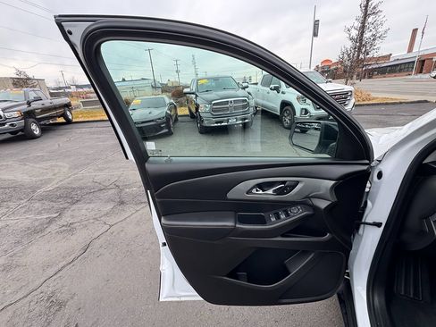 Used 2021 Chevrolet Traverse LS image 22