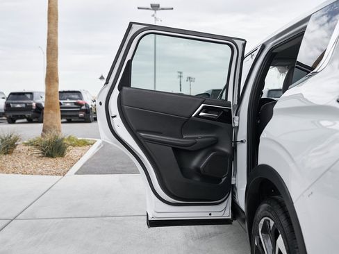 Used 2023 Mitsubishi Outlander SE image 15