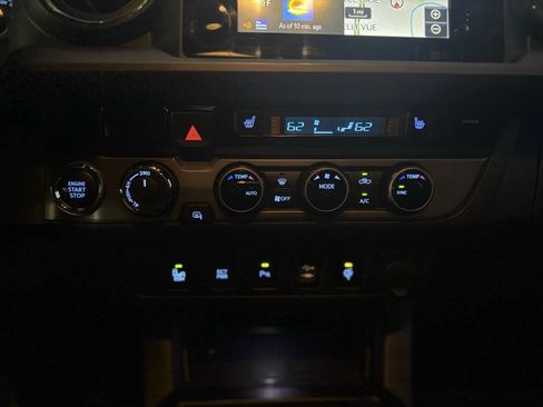Used 2016 Toyota Tacoma TRD Sport w/ Premium & Technology Package AWD/4WD image 25