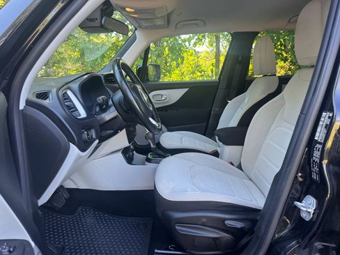 Used 2018 Jeep Renegade Latitude w/ Cold Weather Group AWD/4WD image 12