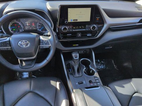Used 2023 Toyota Highlander XLE image 25