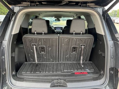 Used 2023 GMC Acadia SLT w/ Preferred Package FWD image 12