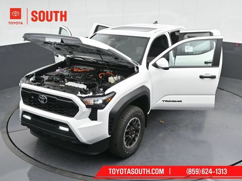Used 2024 Toyota Tacoma TRD Off-Road w/ TRD Off Road Upgrade Package AWD/4WD image 57