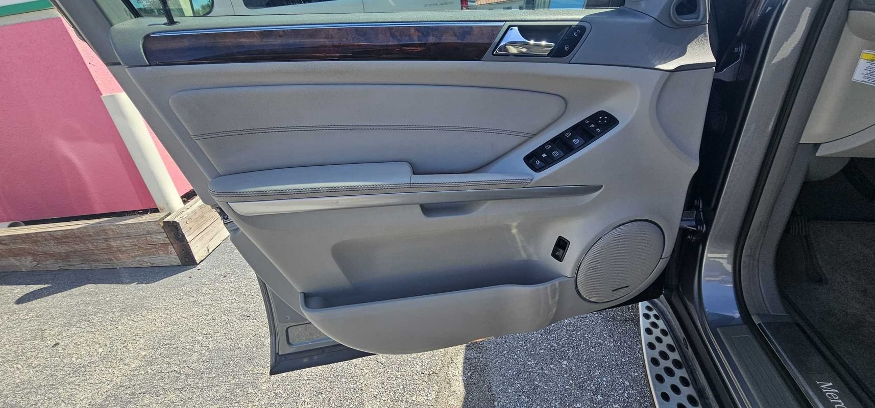 Used 2011 Mercedes-Benz GL 550 4MATIC image 13