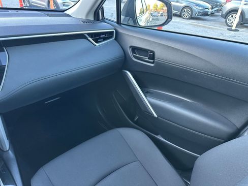 Used 2025 Toyota Corolla Cross LE image 34