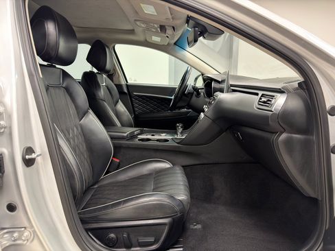 Used 2019 Genesis G70 2.0T Advanced w/ Dynamic Package image 10