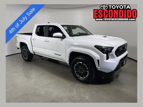 Certified 2025 Toyota Tacoma TRD Sport AWD/4WD image 1