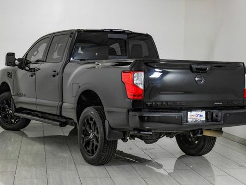 Used 2019 Nissan Titan SL w/ Midnight Edition image 8