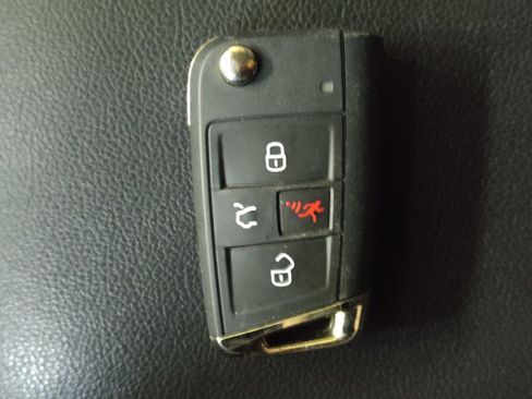 Used 2022 Volkswagen Tiguan S image 32