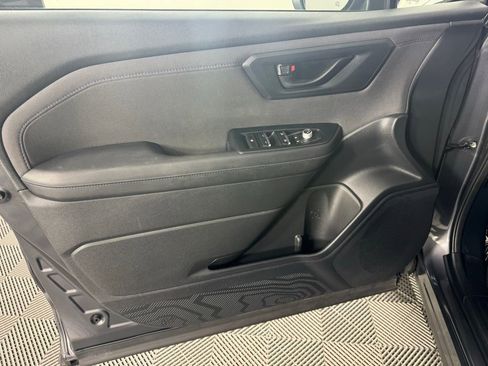 Used 2025 Subaru Forester Premium w/ Convenience Package #2 image 11