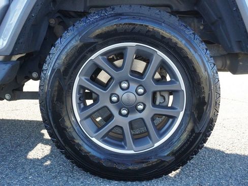 Used 2020 Jeep Gladiator Overland AWD/4WD image 17