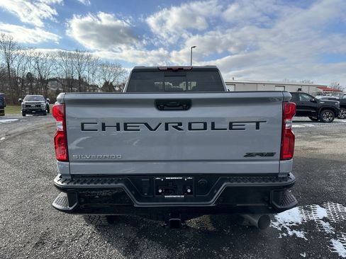 Used 2024 Chevrolet Silverado 2500 ZR2 w/ Technology Package image 6