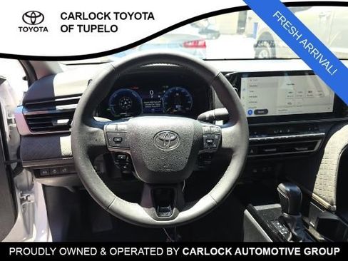 Used 2025 Toyota Camry XLE FWD image 8