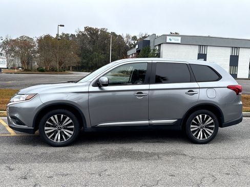 Used 2019 Mitsubishi Outlander SE image 25