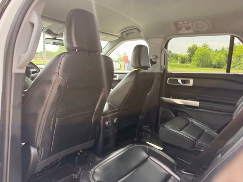 Used 2021 Ford Explorer XLT w/ Equipment Group 202A AWD/4WD image 24