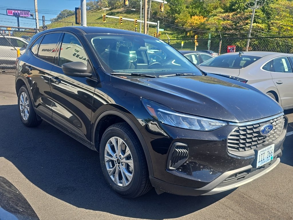 Used 2025 Ford Escape Active AWD/4WD image 2