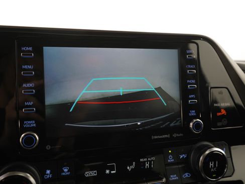Used 2022 Toyota Highlander XLE AWD/4WD image 30