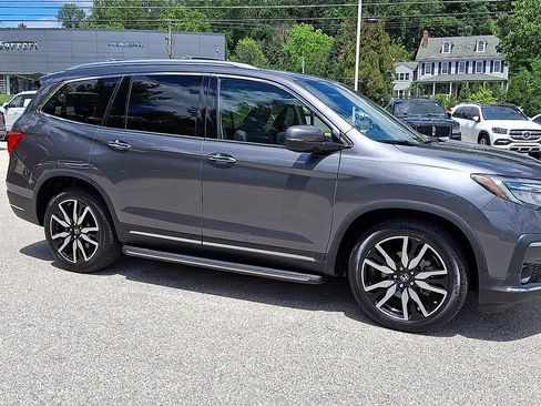 Used 2020 Honda Pilot Touring image 2