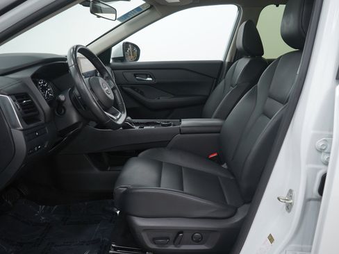 Used 2024 Nissan Rogue SV w/ SV Premium Package image 24