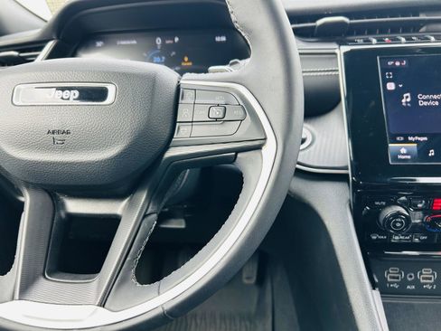 Used 2023 Jeep Grand Cherokee Altitude image 18