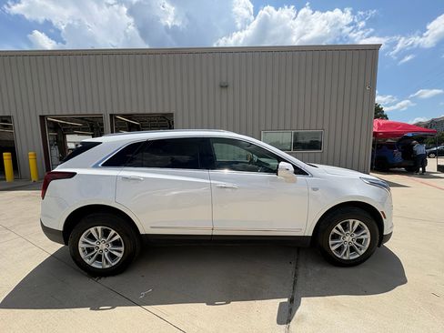 Used 2021 Cadillac XT5 Luxury w/ LPO, Floor Liner Package FWD image 9