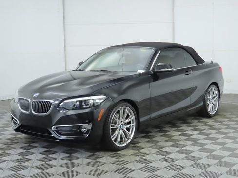 Used 2018 BMW 230i Convertible image 9