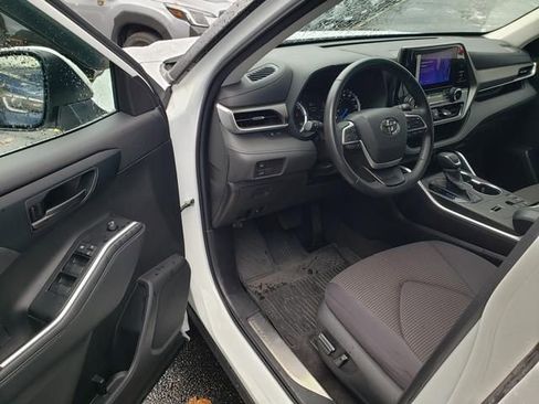 Used 2023 Toyota Highlander LE image 10