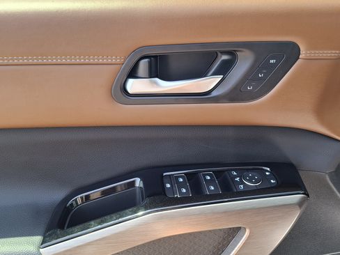 Certified 2025 Nissan Pathfinder Platinum AWD/4WD image 17