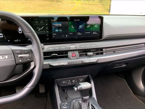 Used 2025 Kia K4 EX FWD image 6