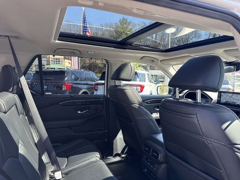 Used 2025 Honda Pilot Elite image 31