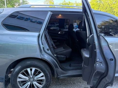 Used 2020 Nissan Pathfinder S AWD/4WD image 32