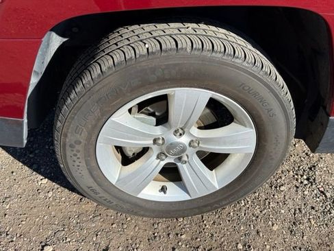 Used 2014 Jeep Patriot Latitude w/ Sun/Sound Group AWD/4WD image 11