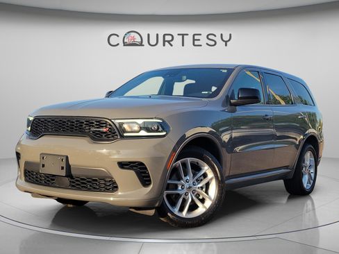 Used 2023 Dodge Durango GT image 1