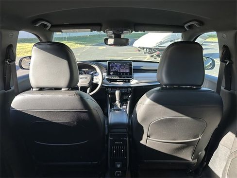 Used 2024 Jeep Compass Limited image 11