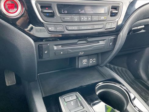 Used 2022 Honda Pilot Touring image 26