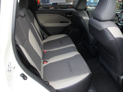 Used 2025 Subaru Forester Limited AWD/4WD image 32