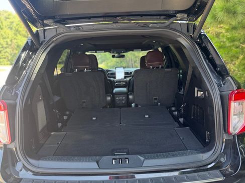 Used 2020 Ford Explorer Platinum w/ Premium Technology Package image 29