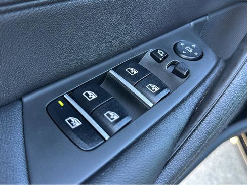 Used 2019 BMW 530e w/ Convenience Package image 34