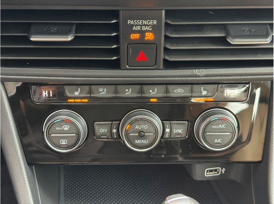 Used 2019 Volkswagen Jetta SE FWD image 17